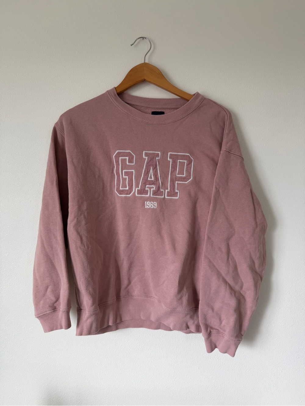 Women’s Pink Gap Crewneck Size Medium